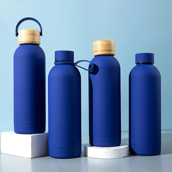 Kuinka Kudike toimitti 10 000 mukautettua tuotetta Boost Juiceen vain 20 päivässä tiukan Pantone-värien yhteensovituksen kanssa?