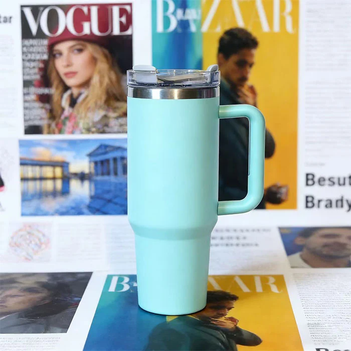 40oz juomalasi kahvalla